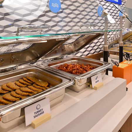 Holiday Inn Express Hotel & Suites Toronto - Markham By Ihg Richmond Hill Buitenkant foto