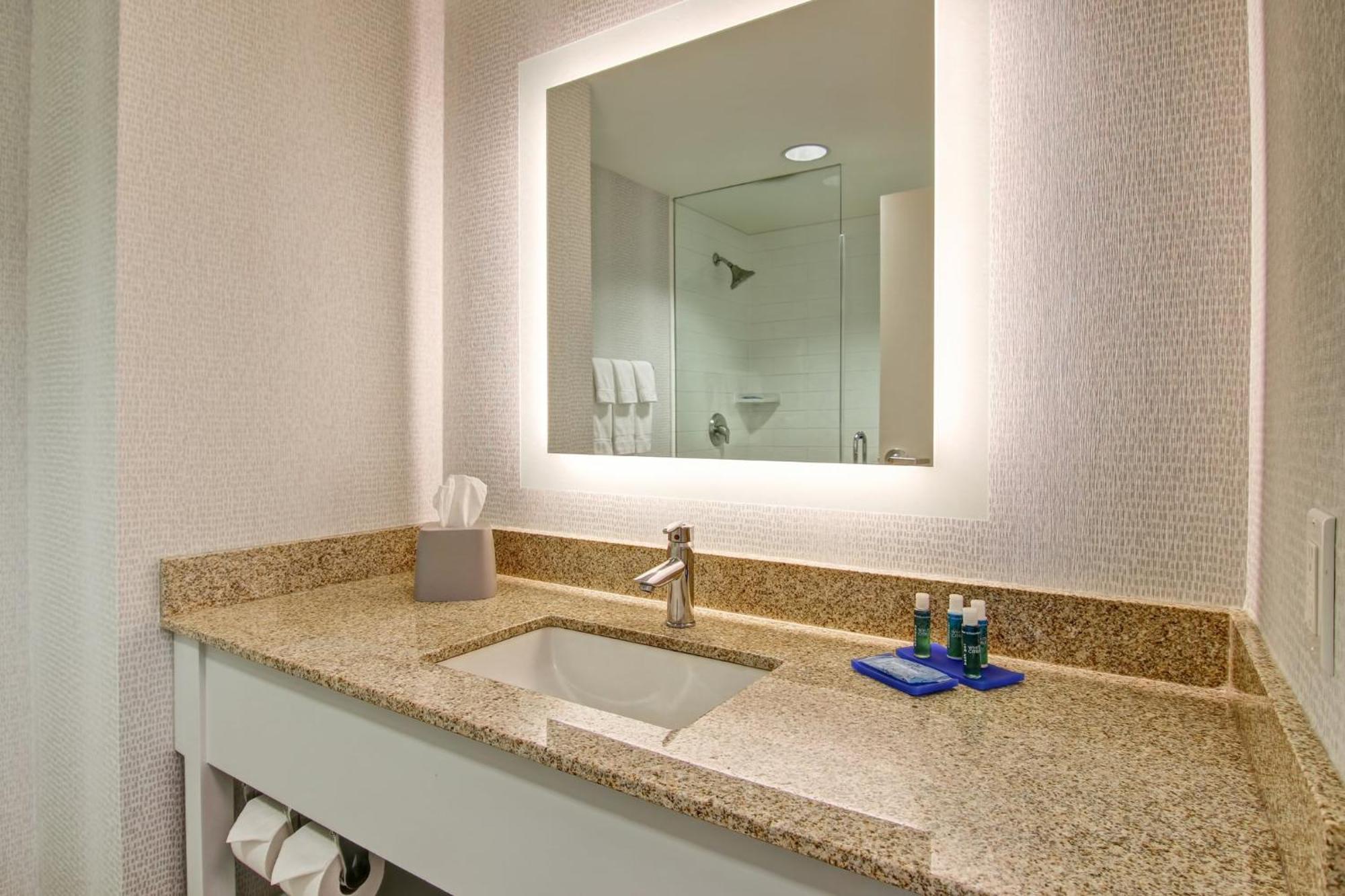 Holiday Inn Express Hotel & Suites Toronto - Markham By Ihg Richmond Hill Buitenkant foto