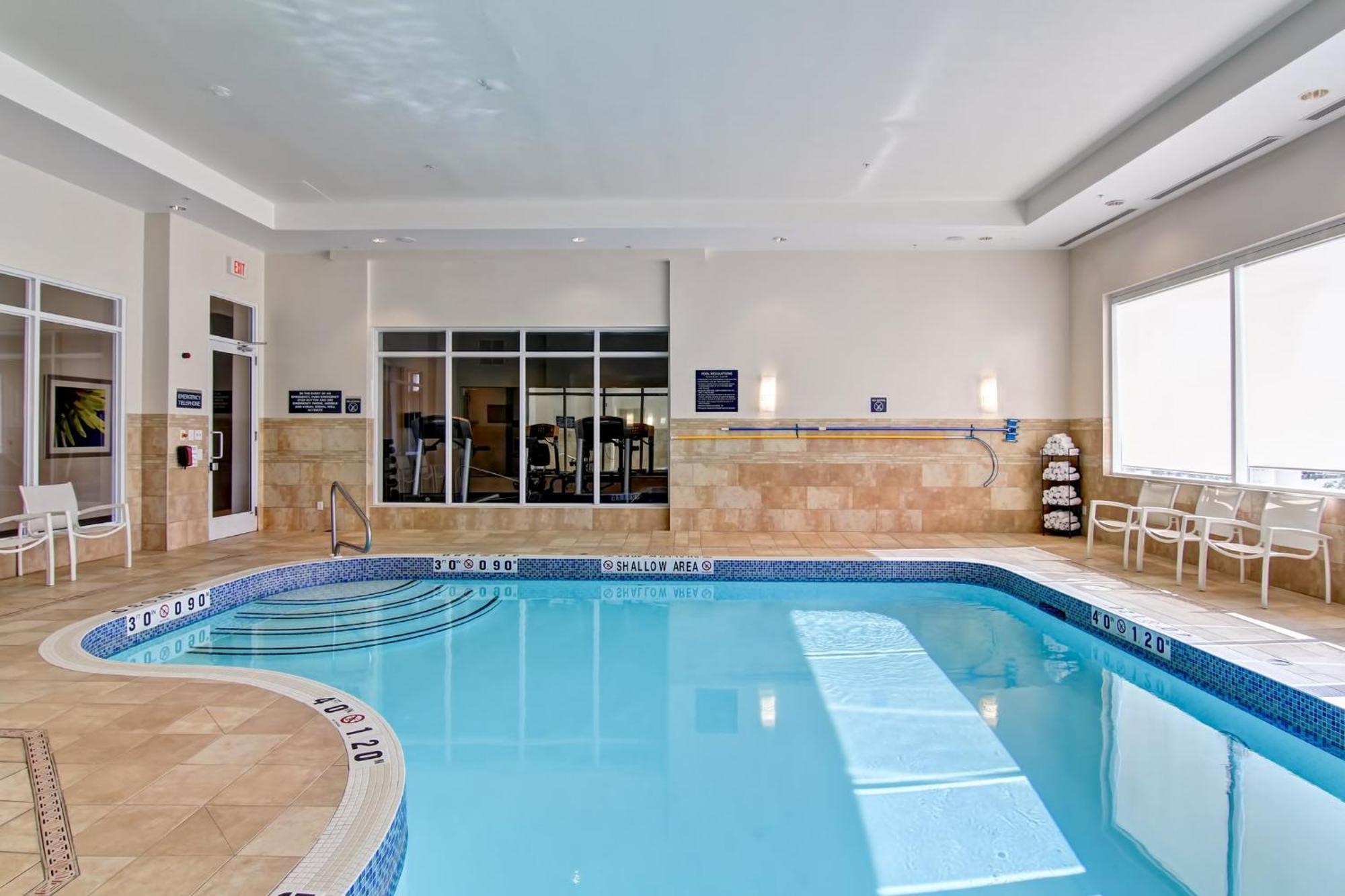 Holiday Inn Express Hotel & Suites Toronto - Markham By Ihg Richmond Hill Buitenkant foto